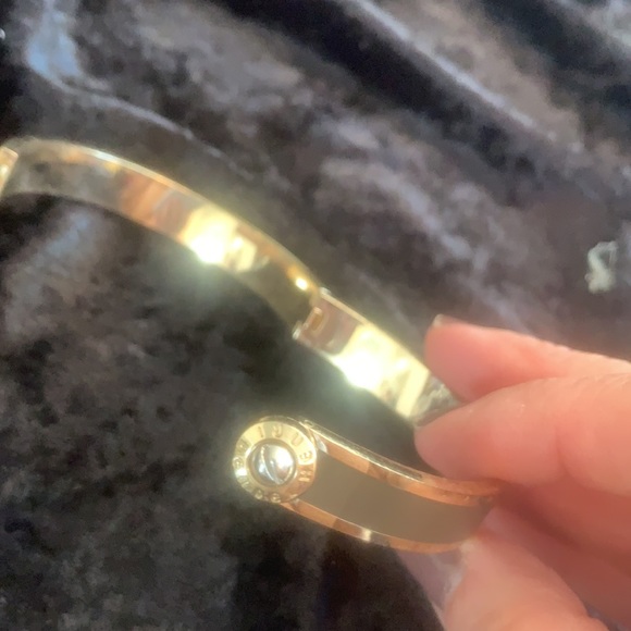 Stunning and elegant Hendri Brendel hinged bangle bracelet. - Picture 2 of 3